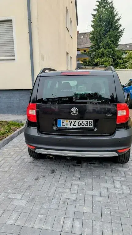 Gebraucht Skoda Yeti Ambition 105 PS (77 kW) 2013 Schwarz SUV