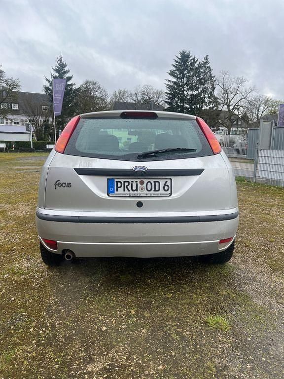 Gebraucht Ford Focus Trend 131 PS (96 kW) 1999 Silber Kleinwagen