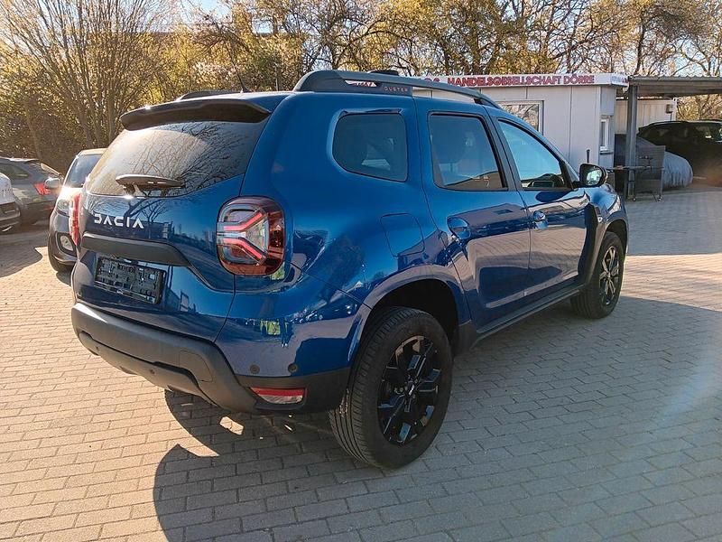 Second-hand Dacia Duster Extreme 101 CP (74 kW) 2023 Albastru SUV