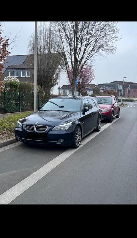 Blau Gebraucht 2009 BMW 530 Kombi | 6.500 € (Fairer Preis) - Bild 1/4