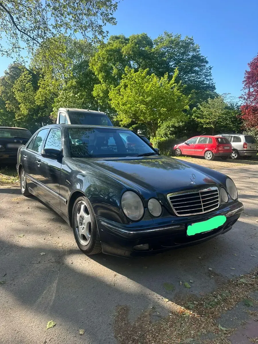 Second-hand Mercedes 320 203 CP (149 kW) 2000 Negru Berlinǎ