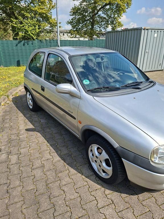 Second-hand Opel Corsa 65 CP (47 kW) 2000 Argintiu Berlinǎ