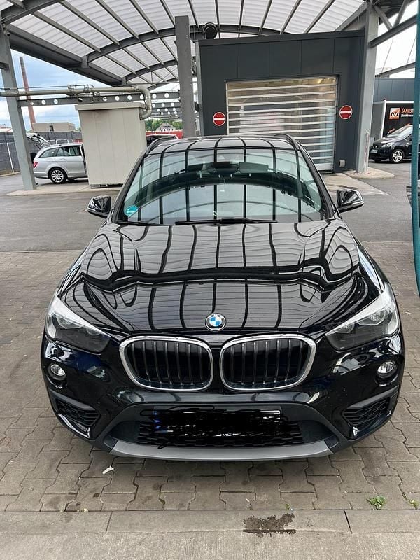 Schwarz Gebraucht 2017 BMW X1 Sport Line SUV | 14.000 € (Superpreis) - Bild 1/4