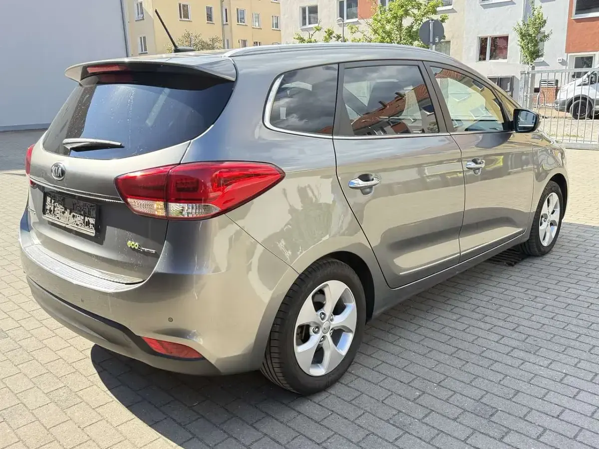 Gebraucht Kia Carens Attract 135 PS (99 kW) 2013 Grau Van / Kleinbus