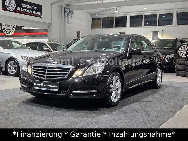 Gebraucht Mercedes E220 Avantgarde 170 PS (125 kW) 2013 Schwarz Limousine