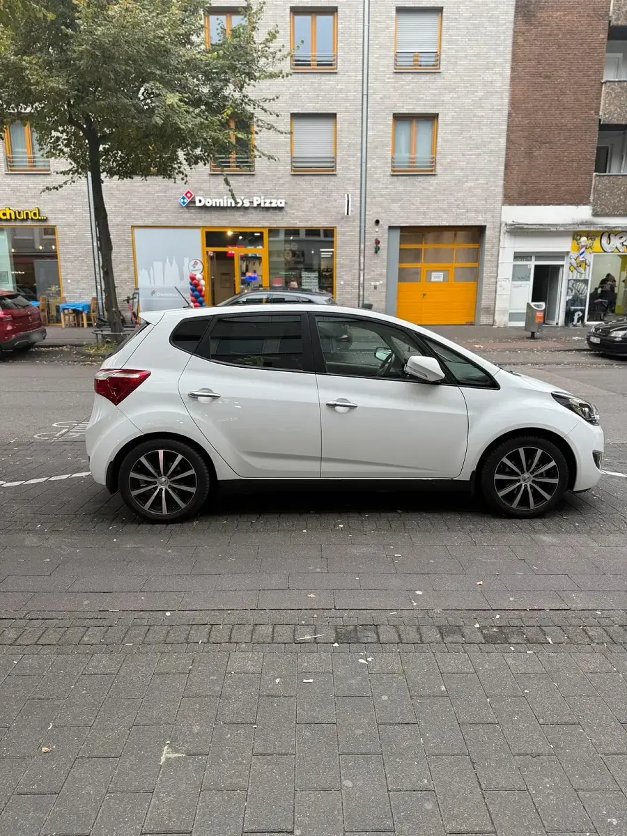 Gebraucht Hyundai ix20 125 PS (91 kW) 2016 Weiß Kleinwagen