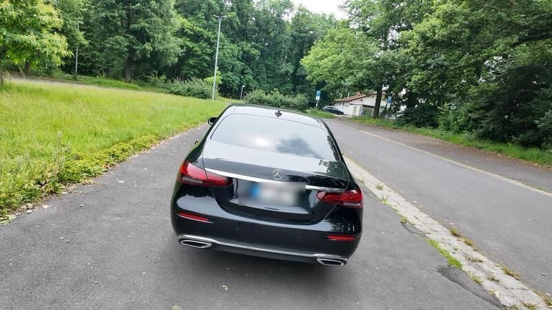 Schwarz Gebraucht 2022 Mercedes E220 Limousine | 23.000 € (Guter Preis) - Bild 1/4