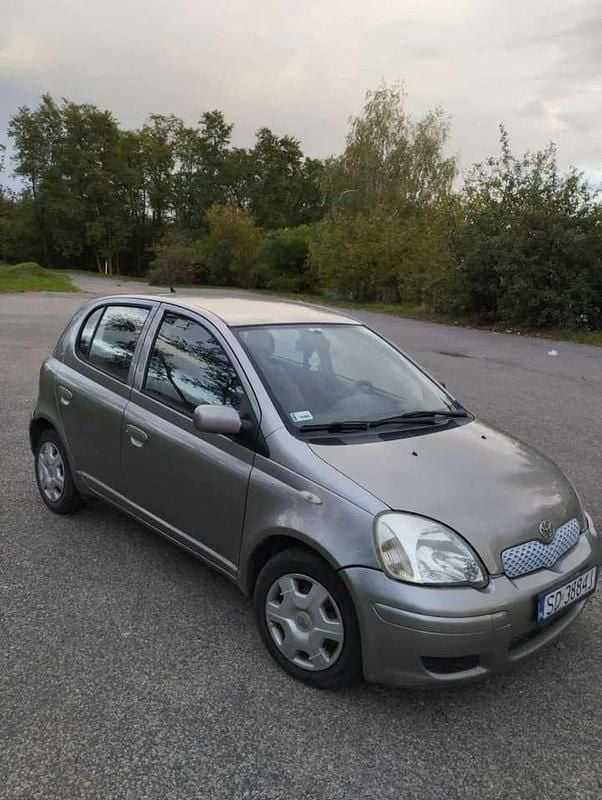 Grau Gebraucht 2004 Toyota Yaris Sol Kleinwagen | 1.399 € (Guter Preis) - Bild 1/4