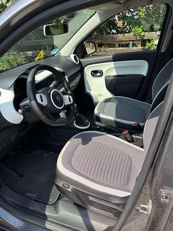 Grau Gebraucht 2020 Renault Twingo LIMITED Kleinwagen | 7.500 € (Superpreis) - Bild 1/4