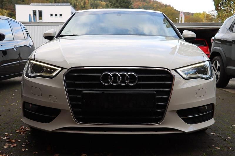 Weiß Gebraucht 2014 Audi A3 Ambition Limousine | 13.200 € (Fairer Preis) - Bild 1/4