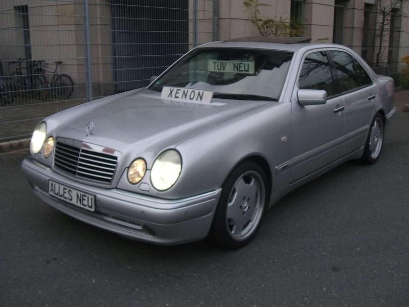 Silber Gebraucht 1996 Mercedes E420 AMG Limousine | 13.850 € - Bild 1/4
