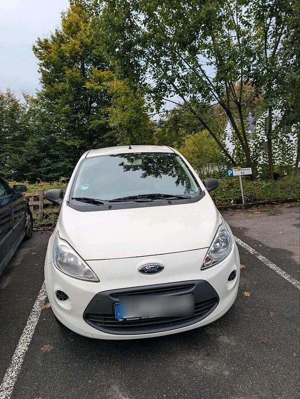 Weiß Gebraucht 2010 Ford Ka Kleinwagen | 2.500 € (Fairer Preis) - Bild 1/4