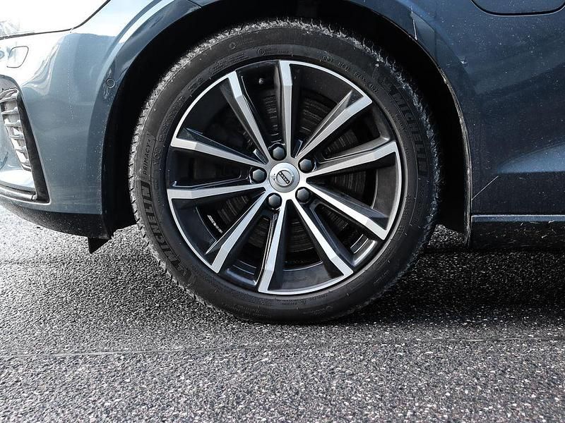 Gebraucht Volvo V60 Plus 398 PS (292 kW) 2022 Blau Kombi