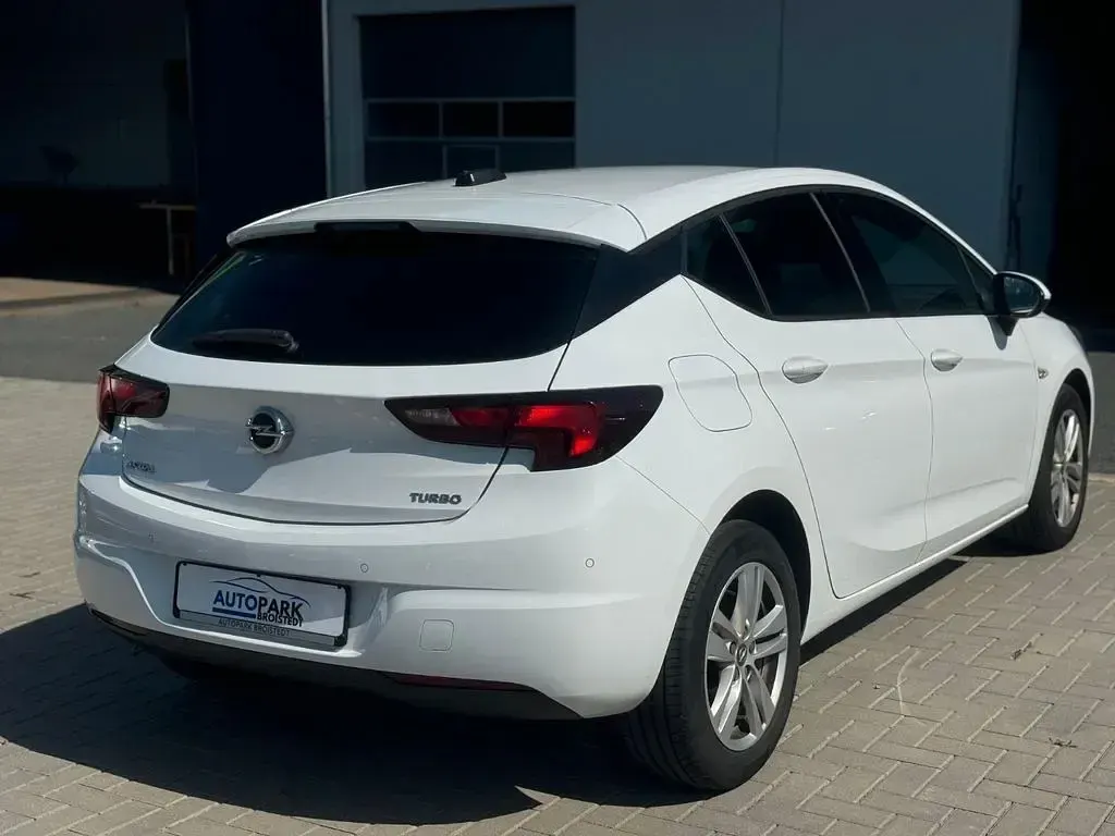 Gebraucht Opel Astra Active 125 PS (91 kW) 2018 Weiß Limousine