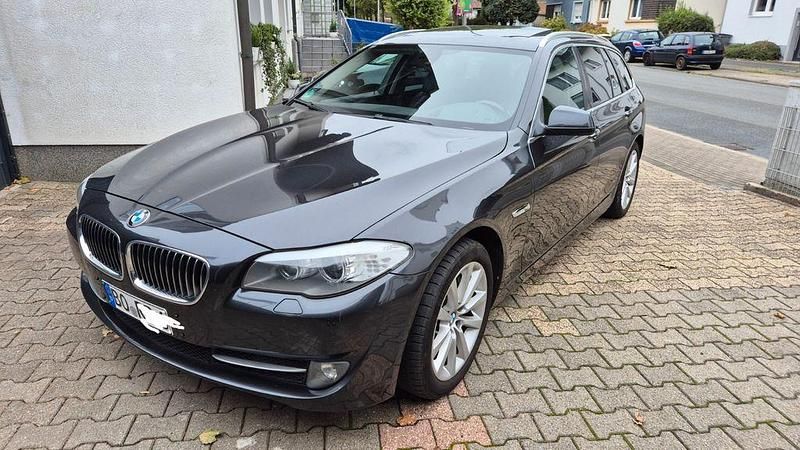 Grau Gebraucht 2011 BMW 530 Kombi | 8.990 € (Guter Preis) - Bild 1/4
