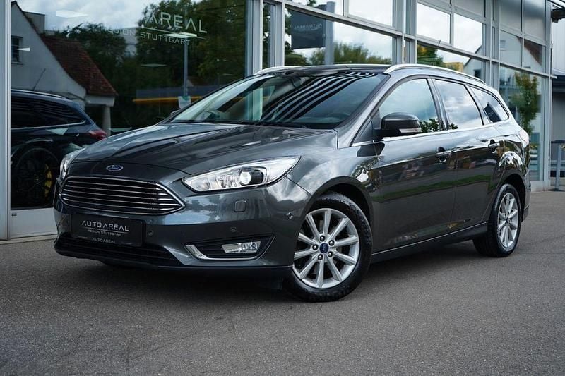 Grau Gebraucht 2018 Ford Focus Titanium Limousine | 9.990 € (Superpreis) - Bild 1/4