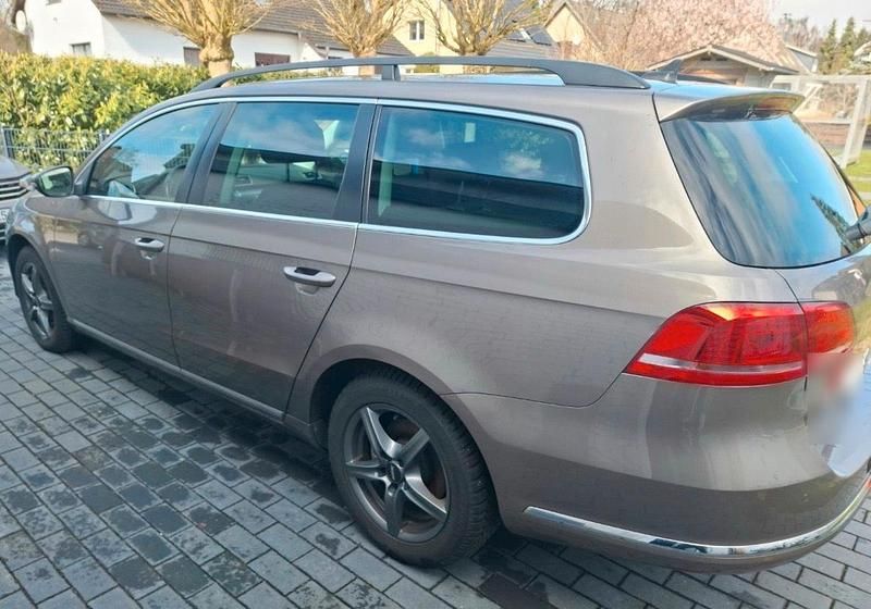 Gebraucht VW Passat 140 PS (102 kW) 2011 Braun Kombi
