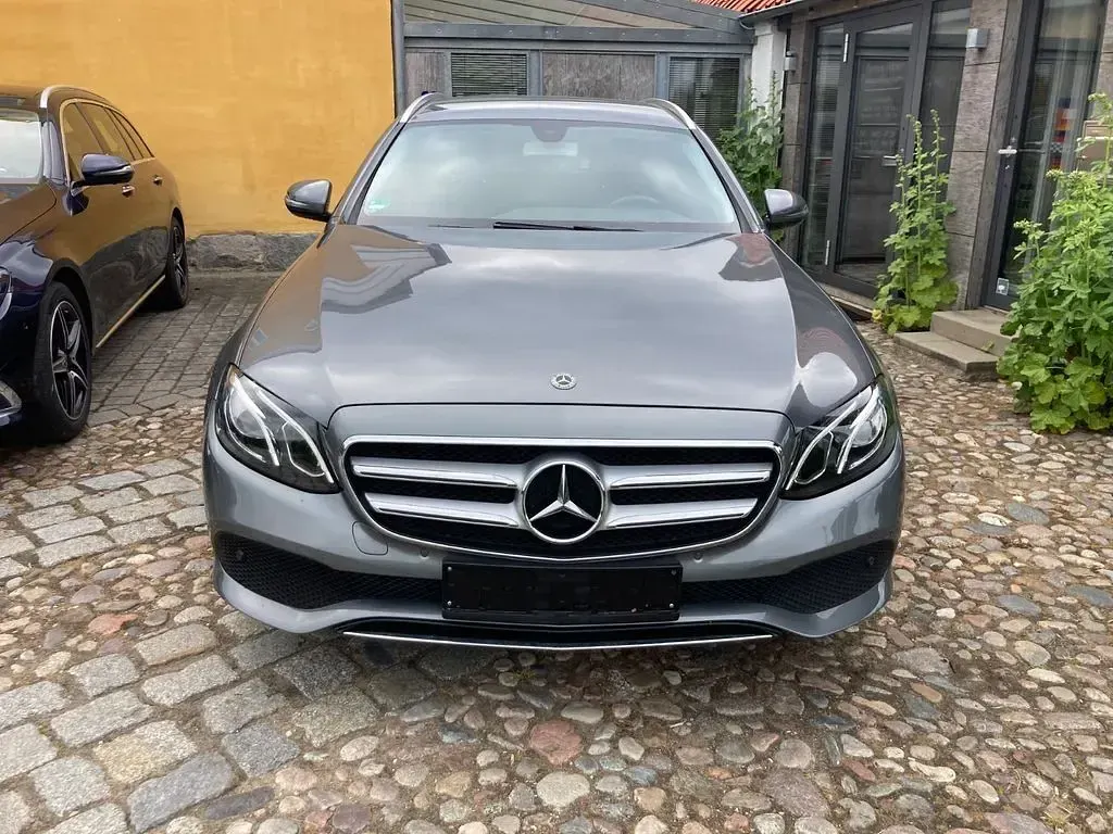 Gebraucht Mercedes E220 194 PS (142 kW) 2018 Grau Kombi