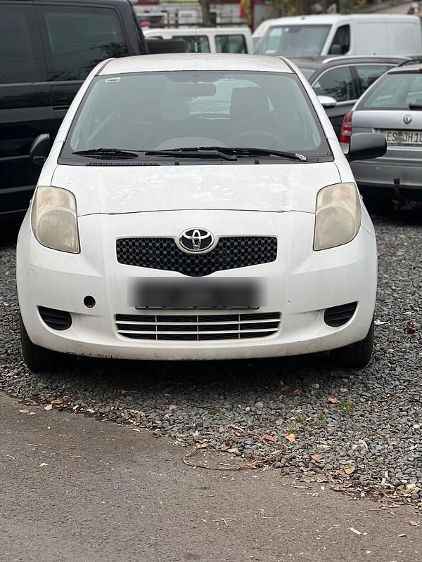 Weiß Gebraucht 2008 Toyota Yaris Kleinwagen | 600 € (Superpreis) - Bild 1/4