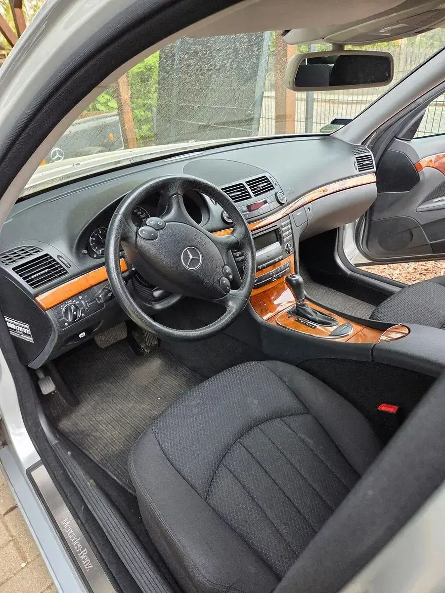 Gebraucht Mercedes E200 184 PS (135 kW) 2007 Silber Limousine