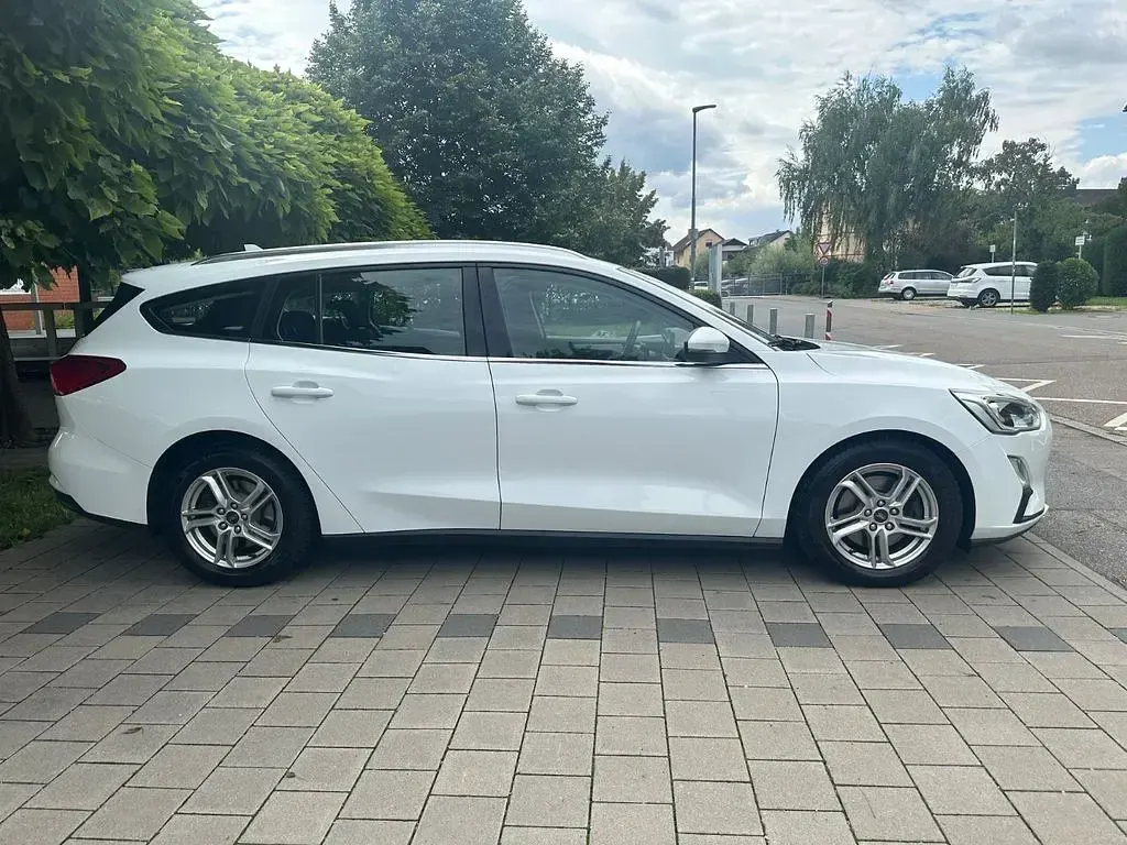 Gebraucht Ford Focus 120 PS (88 kW) 2018 Weiß Limousine