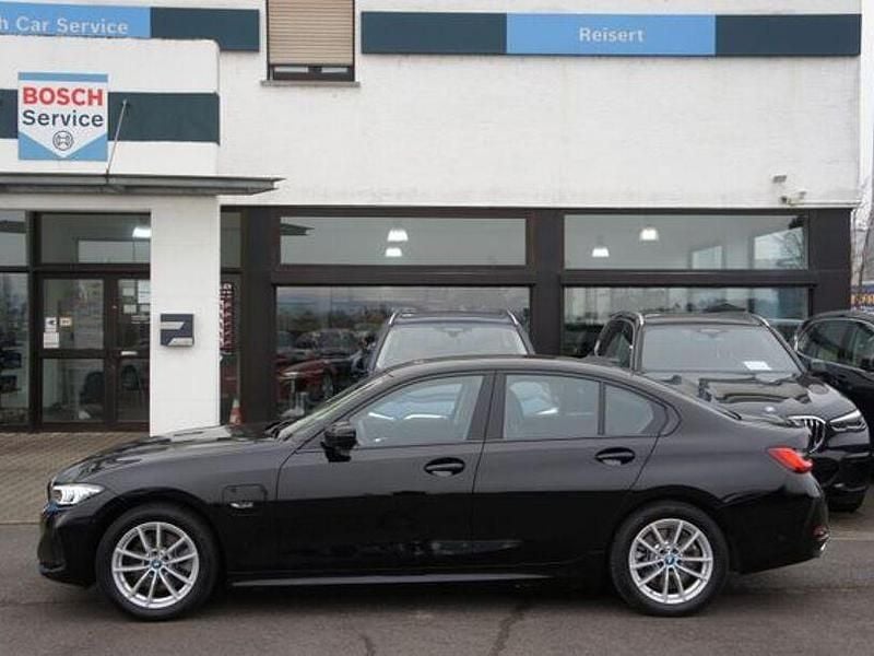 Gebraucht BMW 320e Shadowline 204 PS (150 kW) 2022 Schwarz Limousine