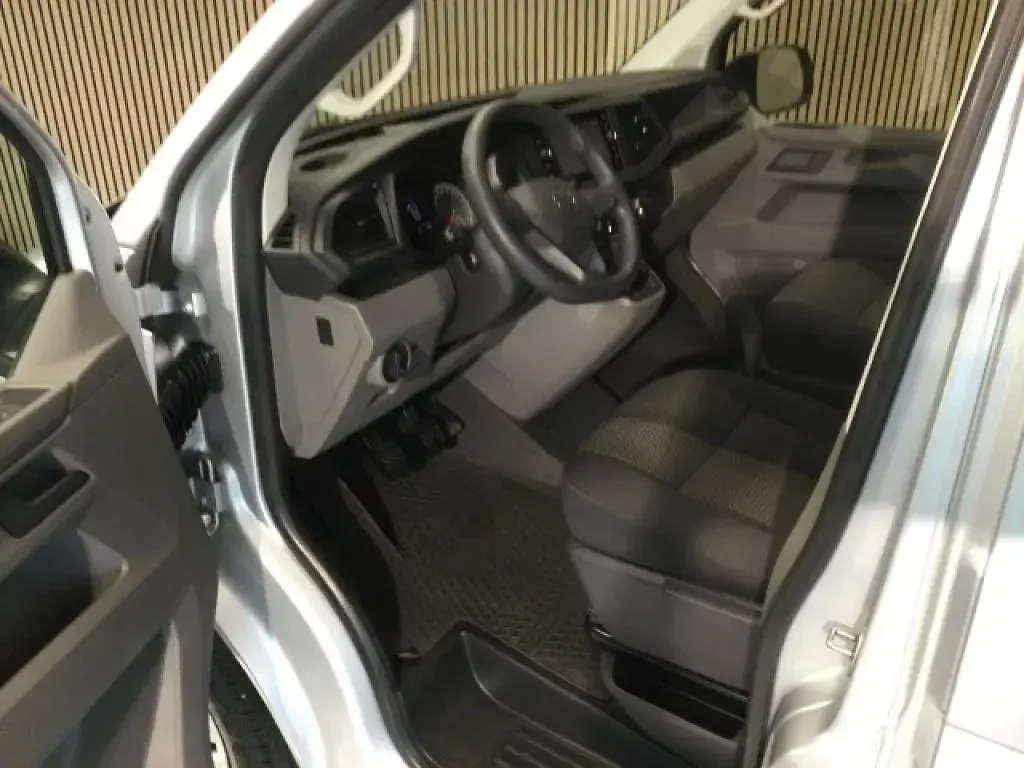 Gebraucht VW T6.1 110 PS (80 kW) 2022 Reflexsilber (metallic) Van