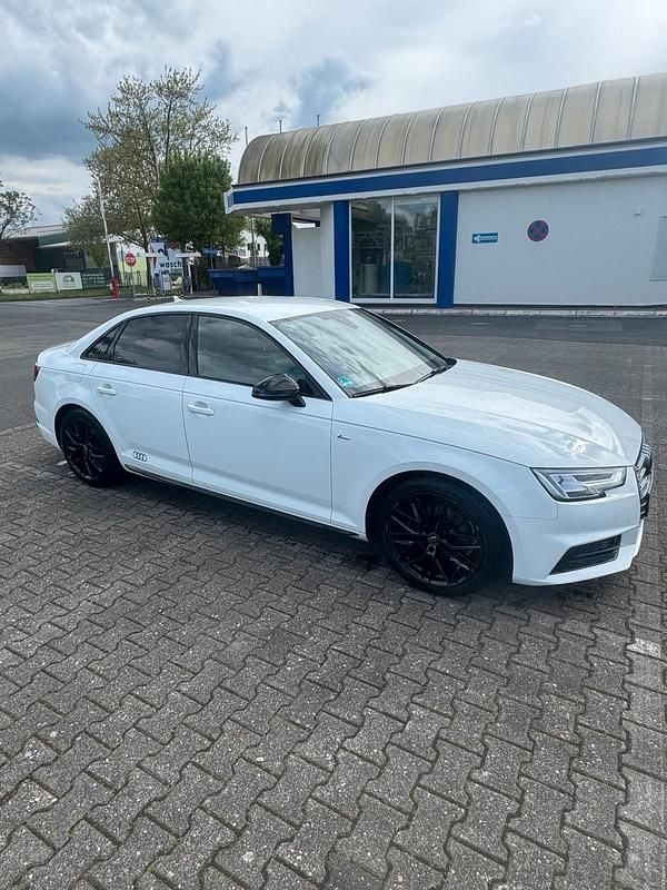Weiß Gebraucht 2018 Audi A4 S-Line Limousine | 18.000 € (Superpreis) - Bild 1/4