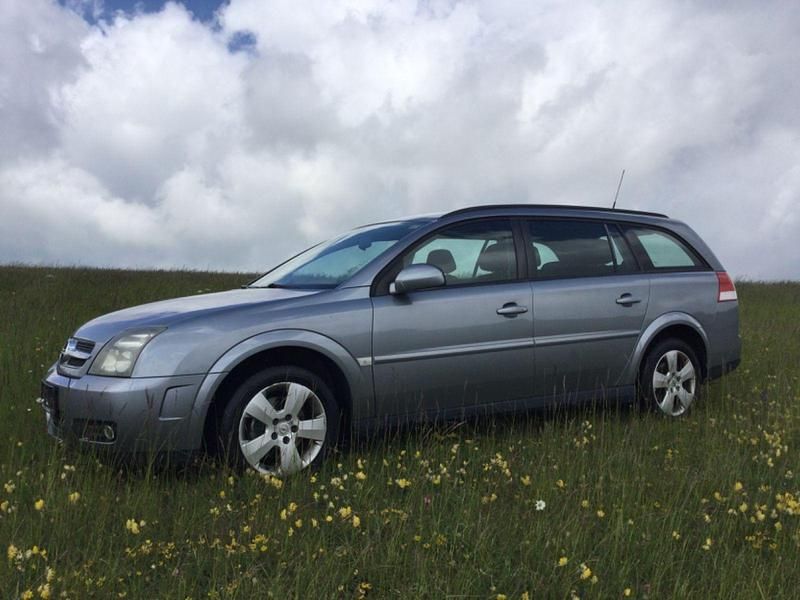 Grau Gebraucht 2005 Opel Vectra Edition Kombi | 2.600 € (Fairer Preis) - Bild 1/4