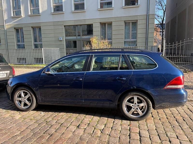 Gebraucht VW Golf VI 105 PS (77 kW) 2011 Blau Kleinwagen