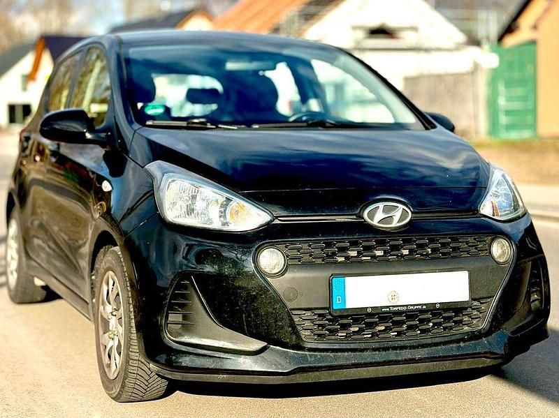 Gebraucht Hyundai i10 Trend 67 PS (49 kW) 2018 Schwarz Kleinwagen