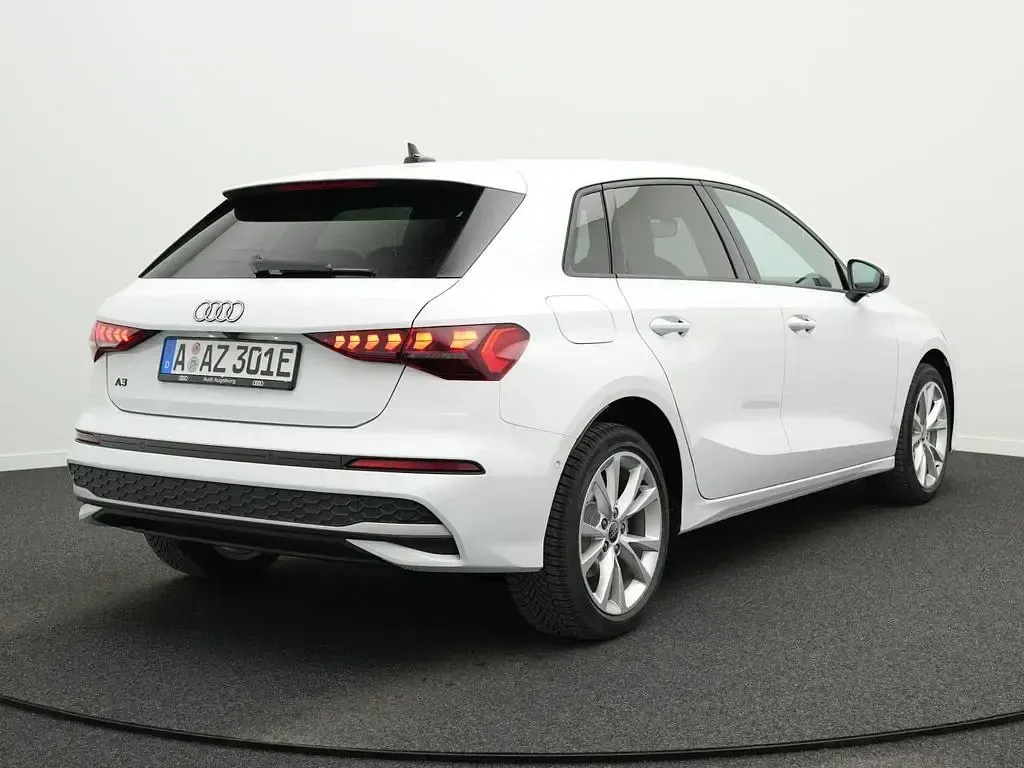 Gebraucht Audi A3 Sport 204 PS (150 kW) 2026 Gletscherweiß metallic Limousine