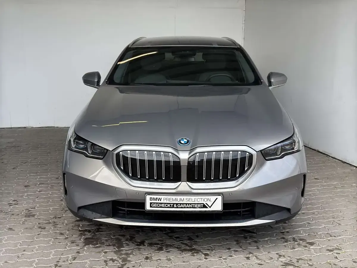 Gebraucht BMW 530e Sport Line 299 PS (219 kW) 2024 Grau Limousine