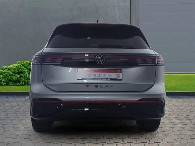 Gebraucht VW Tiguan R-line 150 PS (110 kW) 2025 Silber SUV