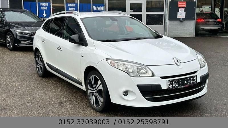 Gebraucht Renault Mégane III Bose Edition 131 PS (96 kW) 2011 Weiß Limousine
