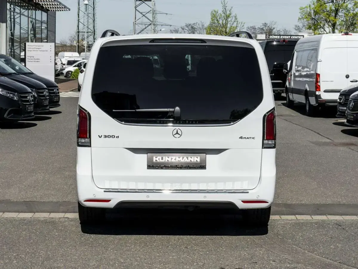 Second-hand Mercedes V300 Avantgarde 237 CP (174 kW) 2026 Alb Monovolum