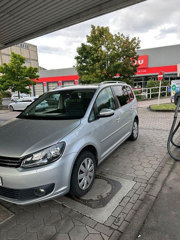 Silber Gebraucht 2011 VW Touran Style Van / Kleinbus | 5.700 € (Fairer Preis) - Bild 1/4