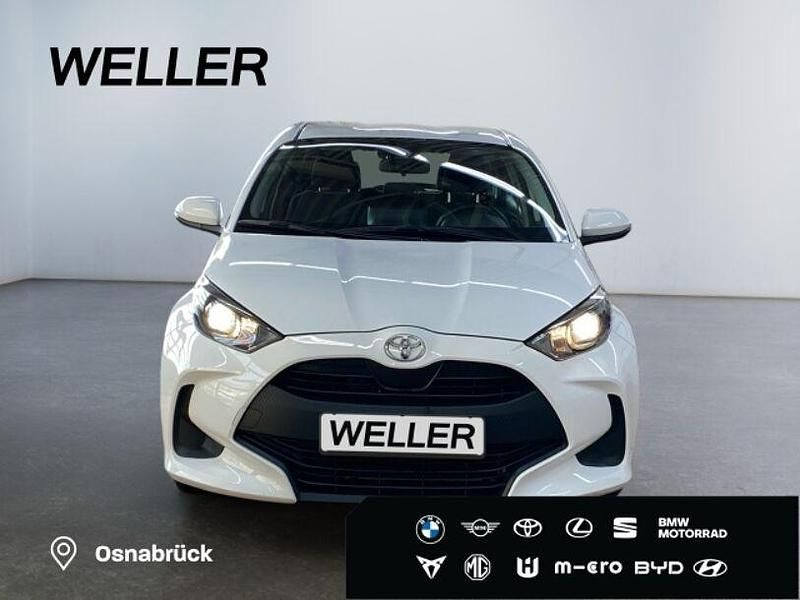Gebraucht Toyota Yaris Comfort 72 PS (52 kW) 2023 Weiss Kleinwagen