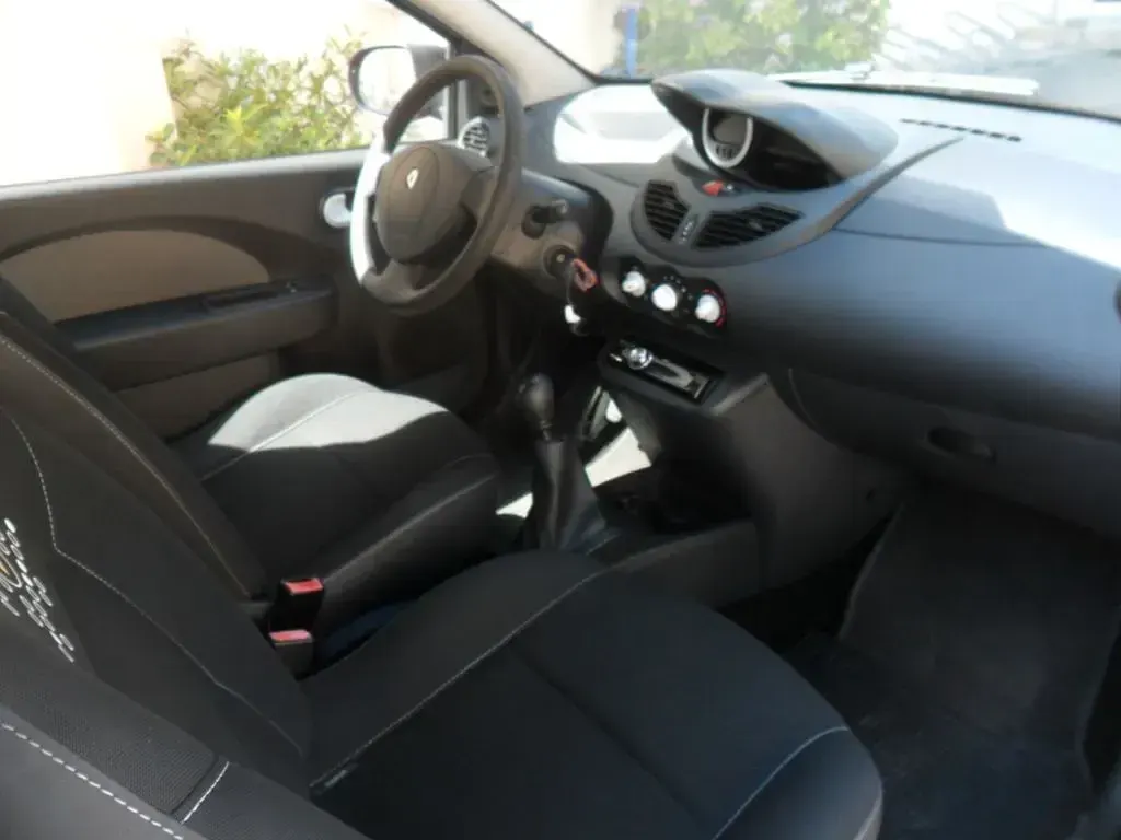 Gebraucht Renault Twingo 75 PS (55 kW) 2011 Rot Kleinwagen