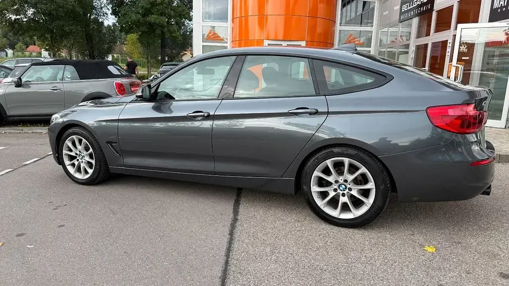 Gebraucht BMW 330 Sport Line 252 PS (185 kW) 2018 Grau Limousine