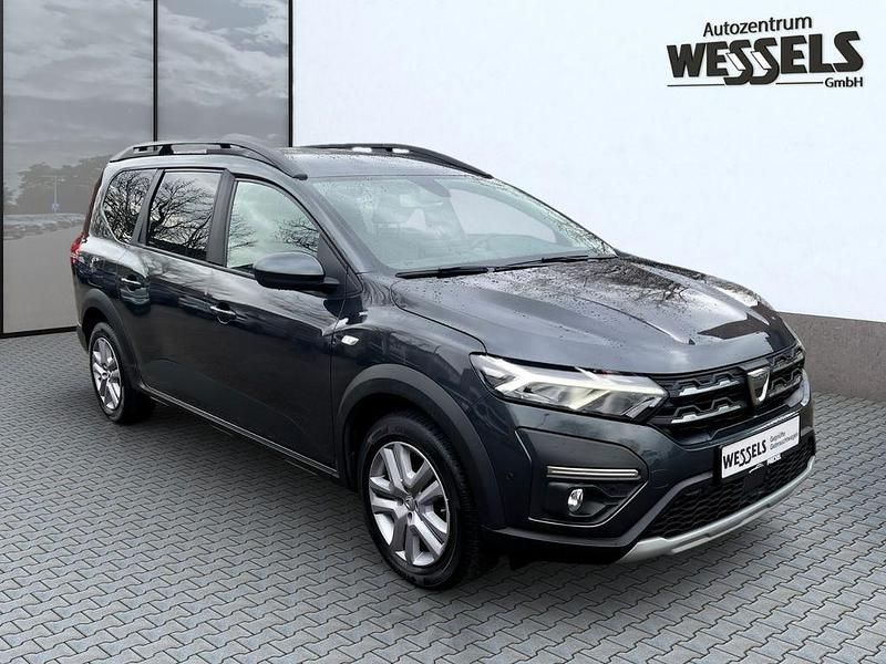 Gebraucht Dacia Jogger Comfort 101 PS (74 kW) 2022 Gold Van / Kleinbus