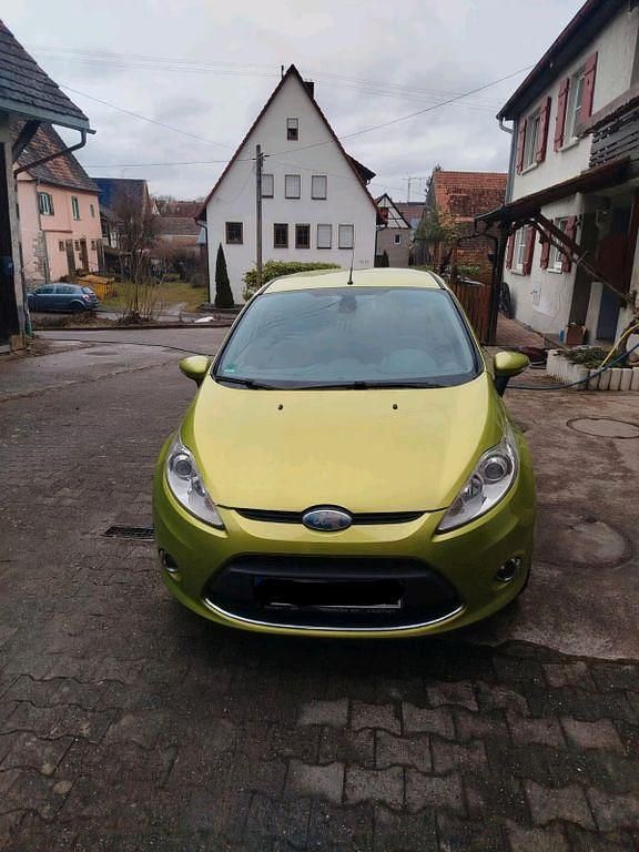 Gebraucht Ford Fiesta 97 PS (71 kW) 2009 Grün Kleinwagen