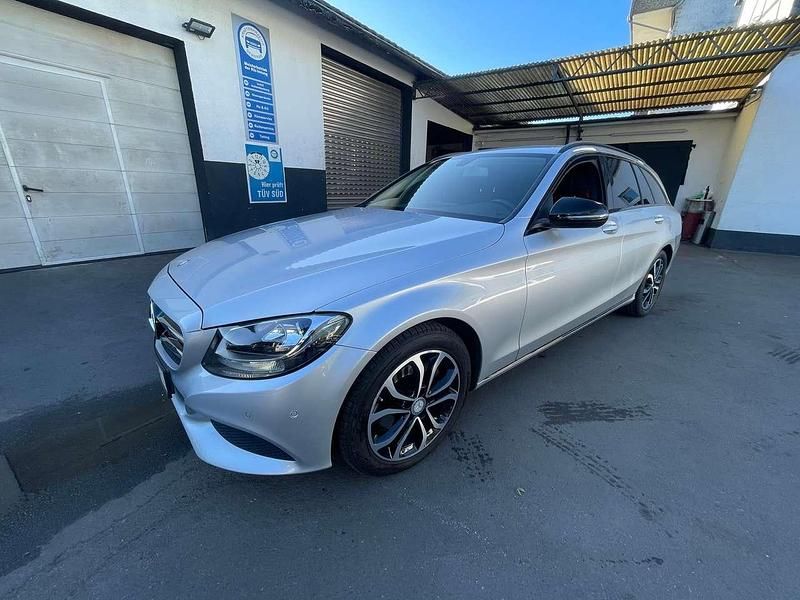 Silber Gebraucht 2016 Mercedes C200 Avantgarde Kombi | 17.300 € - Bild 1/4