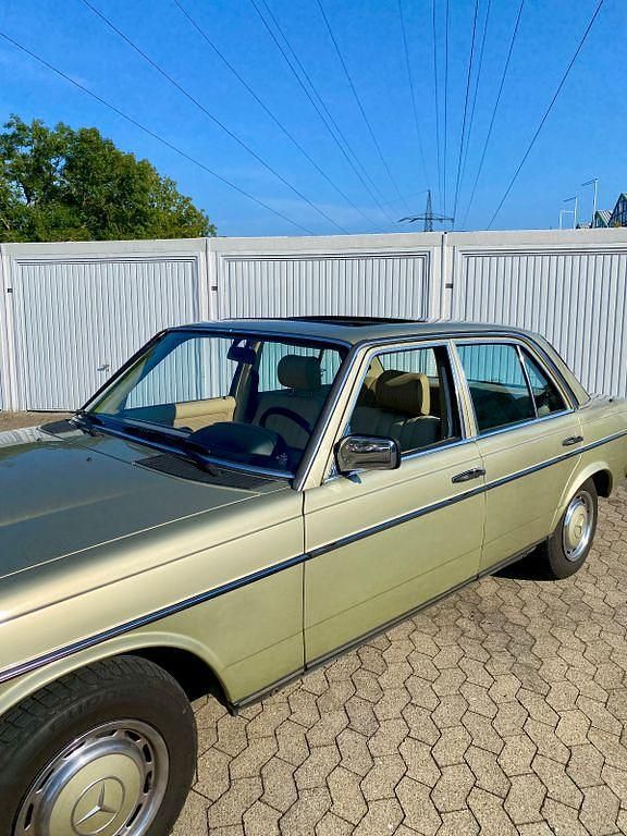 Gebraucht Mercedes 200 109 PS (80 kW) 1982 Grün Limousine