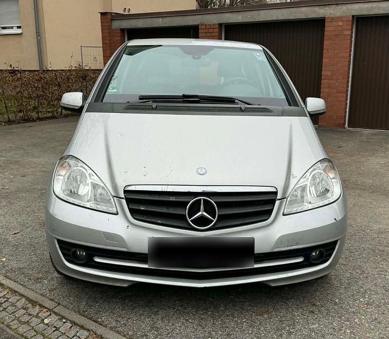 Gebraucht Mercedes A180 109 PS (80 kW) 2011 Silber Limousine