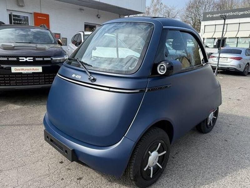 Second-hand Micro Microlino 13 kW (18 CP) 2024 Albastru Hatchback