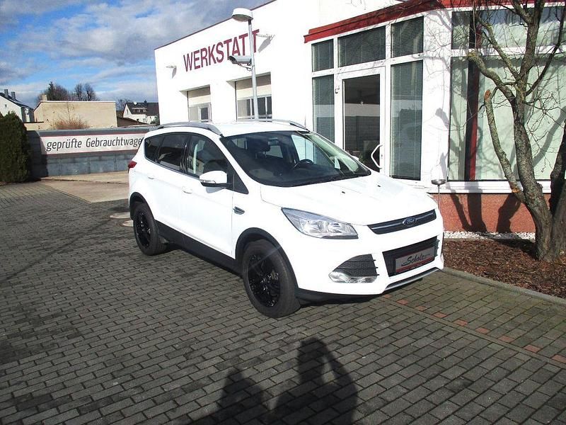 Gebraucht Ford Kuga Trend 150 PS (110 kW) 2015 Weiß SUV