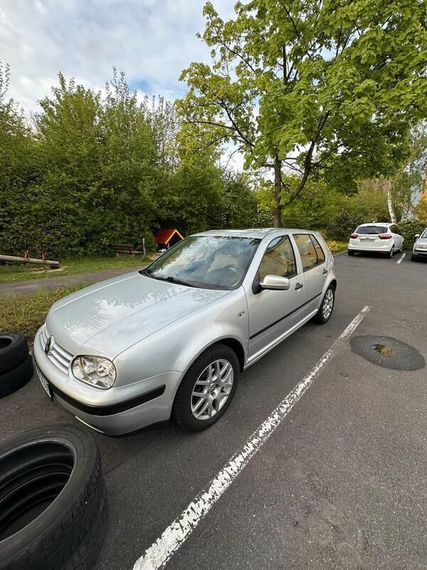Silber Gebraucht 2002 VW Golf IV Limousine | 1.600 € (Etwas zu teuer) - Bild 1/4