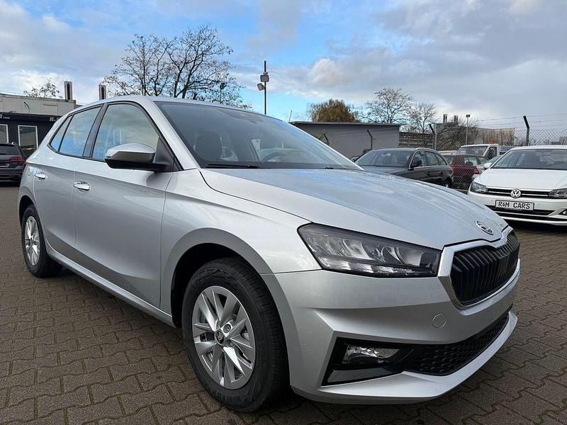 Brilliantsilber metallic Neu 2025 Skoda Fabia Selection Limousine | 20.590 € (Superpreis) - Bild 1/4