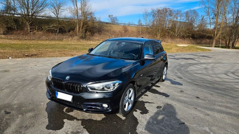 Schwarz Gebraucht 2016 BMW 118 Sport Line Kleinwagen | 13.999 € (Fairer Preis) - Bild 1/4